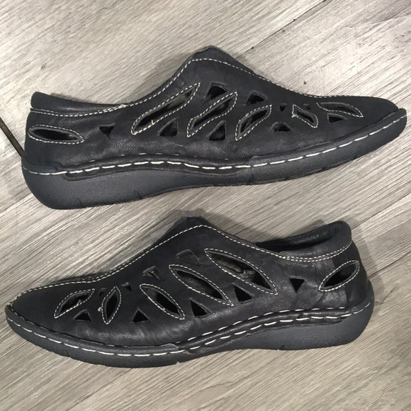 Propét Gray Leather Laser cut “Cameo” Flat - Picture 3 of 8